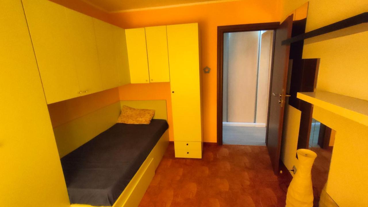 Duck Apartment Букурещ Екстериор снимка